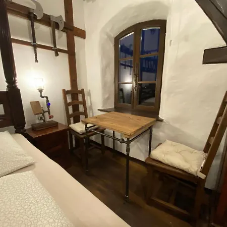 Villa Ausgefallenes Waffenkammer Im Rittergut Fuer 7 Personen