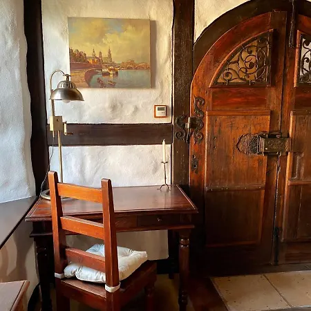 Ausgefallenes Waffenkammer Im Rittergut Fuer 7 Personen *