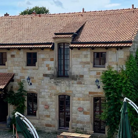 Ausgefallenes Waffenkammer Im Rittergut Fuer 7 Personen *