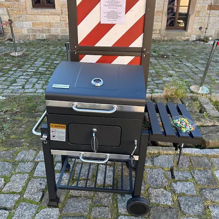 Ausgefallenes Waffenkammer Im Rittergut Fuer 7 Personen Villa *