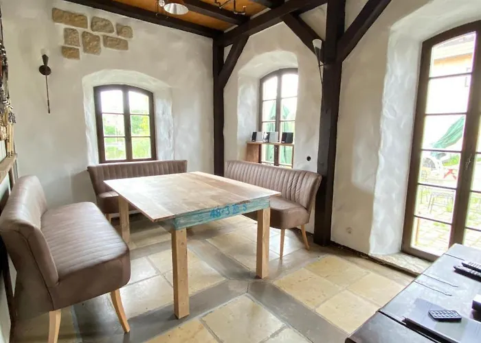 Villa Ausgefallenes Waffenkammer Im Rittergut Fuer 7 Personen