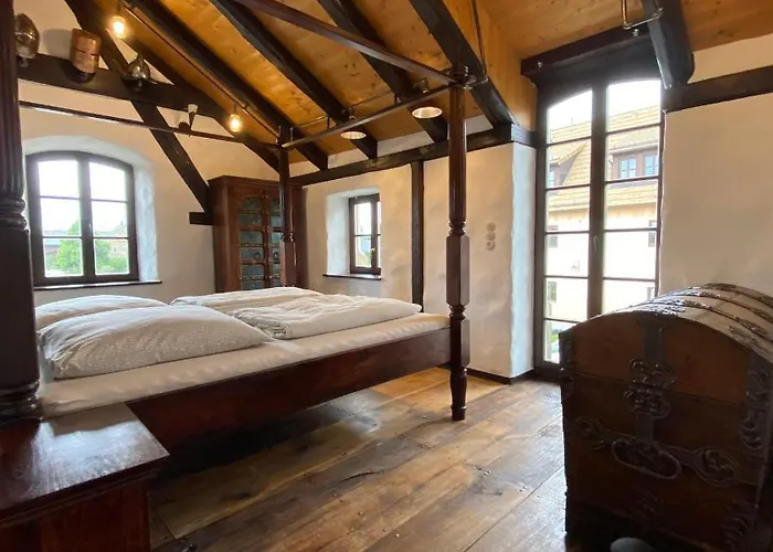 Ausgefallenes Waffenkammer Im Rittergut Fuer 7 Personen Leppersdorf