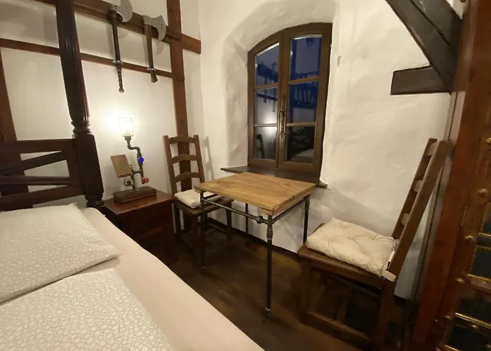 Villa Ausgefallenes Waffenkammer Im Rittergut Fuer 7 Personen