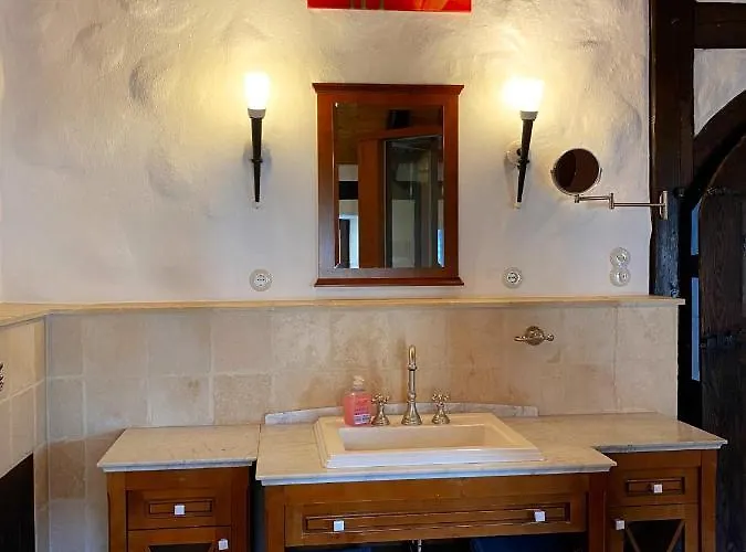 Villa Ausgefallenes Waffenkammer Im Rittergut Fuer 7 Personen