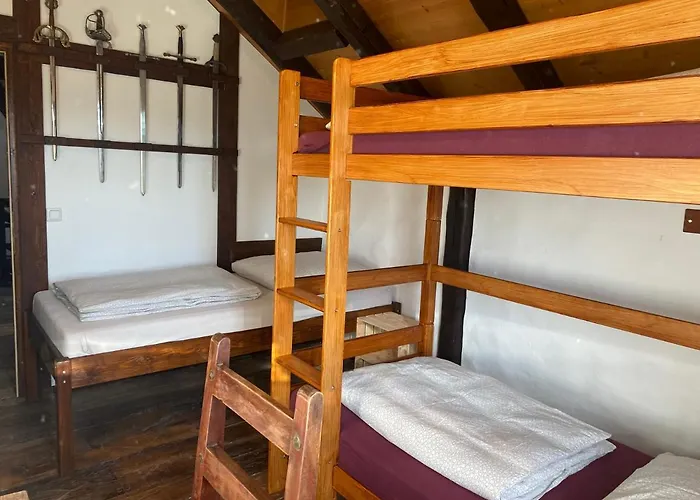 Ausgefallenes Waffenkammer Im Rittergut Fuer 7 Personen Villa *