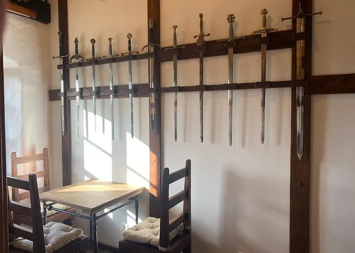 Ausgefallenes Waffenkammer Im Rittergut Fuer 7 Personen Villa *