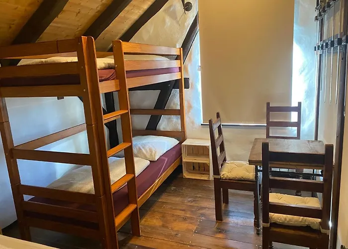 Ausgefallenes Waffenkammer Im Rittergut Fuer 7 Personen