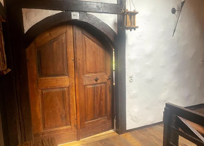 Ausgefallenes Waffenkammer Im Rittergut Fuer 7 Personen Villa *