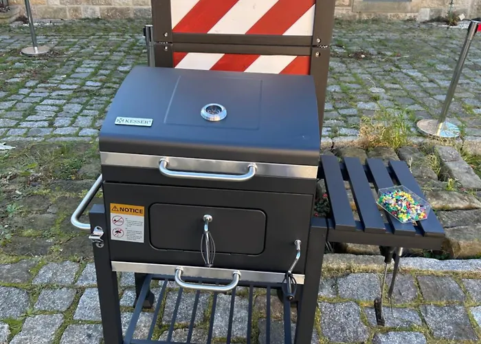 Ausgefallenes Waffenkammer Im Rittergut Fuer 7 Personen Villa *